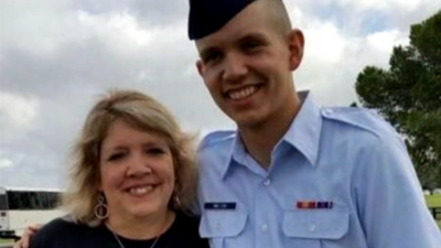 Soldier surprises mother for Christmas